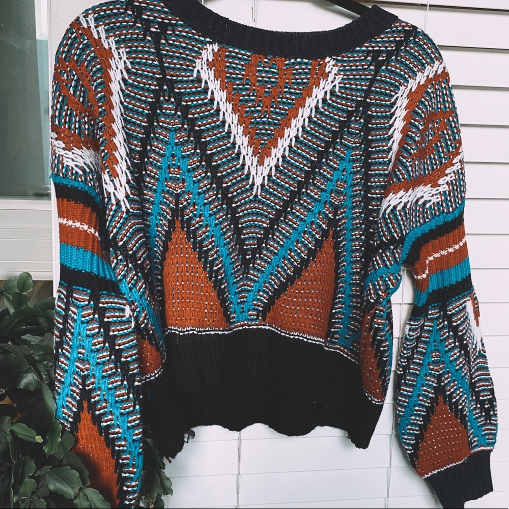 Colorful, fitted knit pullover